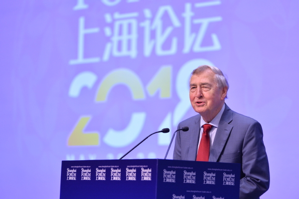 哈佛大学肯尼迪政府学院创始院长Graham Tillett Allison, Jr.在上海论坛2018开幕式上演讲