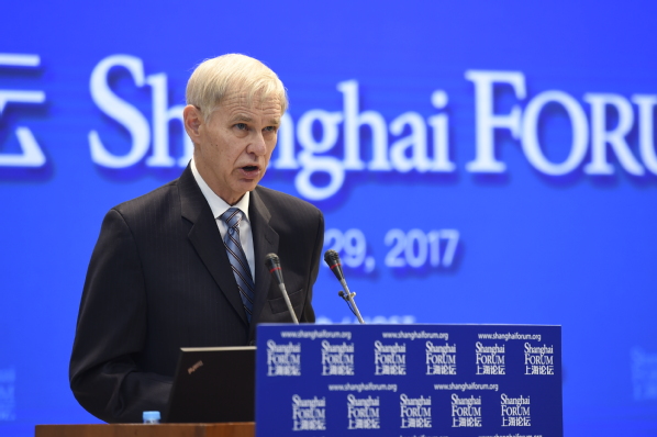 布鲁金斯学会东亚政策研究中心主任Richard Bush在上海论坛2017闭幕式上演讲