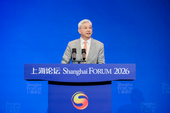 复旦发展研究院技术创新战略研究中心教授、华为技术有限公司前常务董事徐文伟在上海论坛2026开幕式上演讲