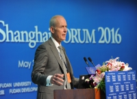 2007年诺贝尔和平奖接受者Frans Berkhout在上海论坛2016闭幕式上发表主旨演讲